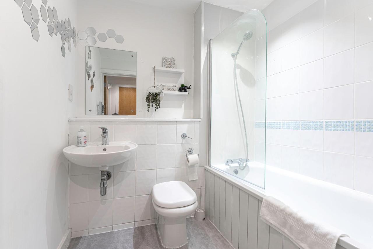 Jkg Property Solutions Presents Cosy City Apartment Coventry Eksteriør billede