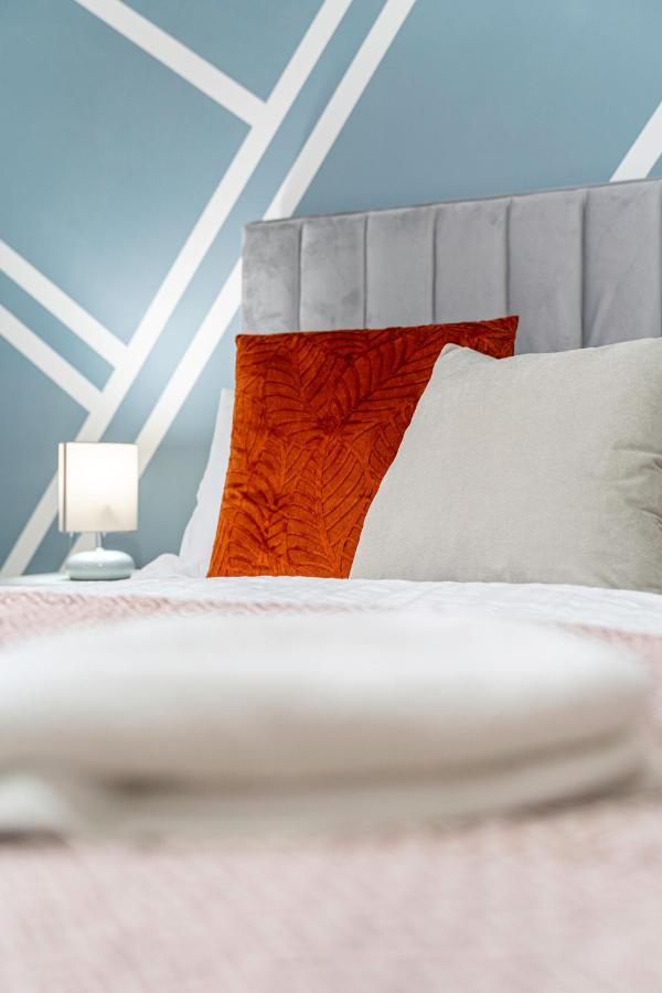 Jkg Property Solutions Presents Cosy City Apartment Coventry Eksteriør billede