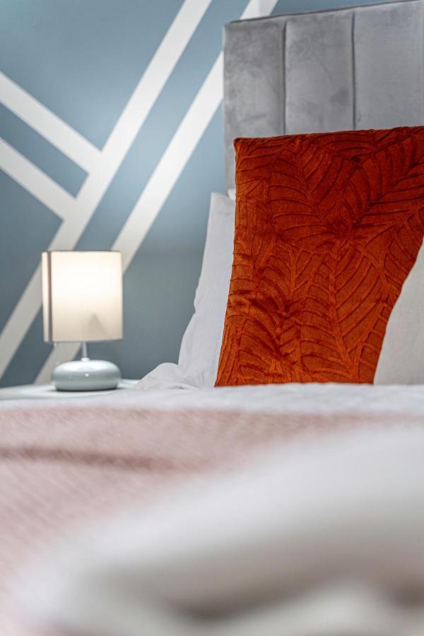 Jkg Property Solutions Presents Cosy City Apartment Coventry Eksteriør billede