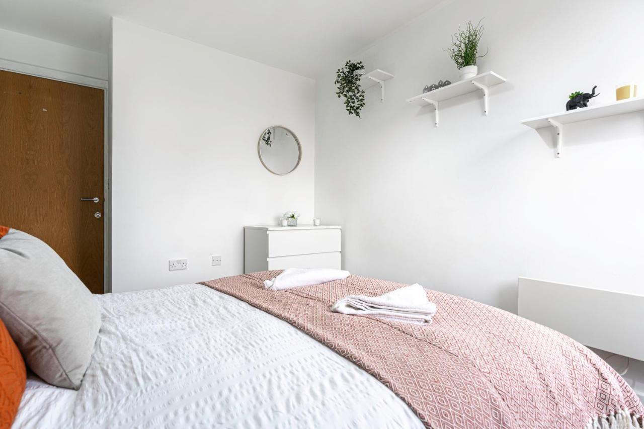 Jkg Property Solutions Presents Cosy City Apartment Coventry Eksteriør billede